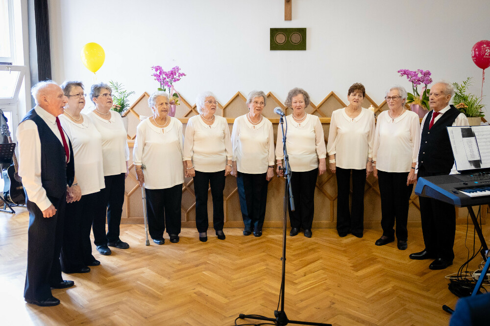 Jubileumot ünnepel az Őszirózsák Kórusa
